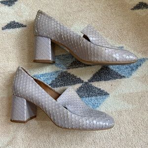 Intentionally Blank Lavender leather pump